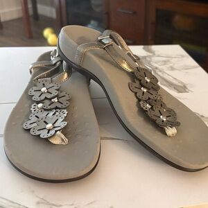 Vionic Silver Floral Women's Sandals